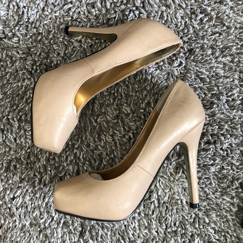 Pierre Dumas nude & gold glitter pumps